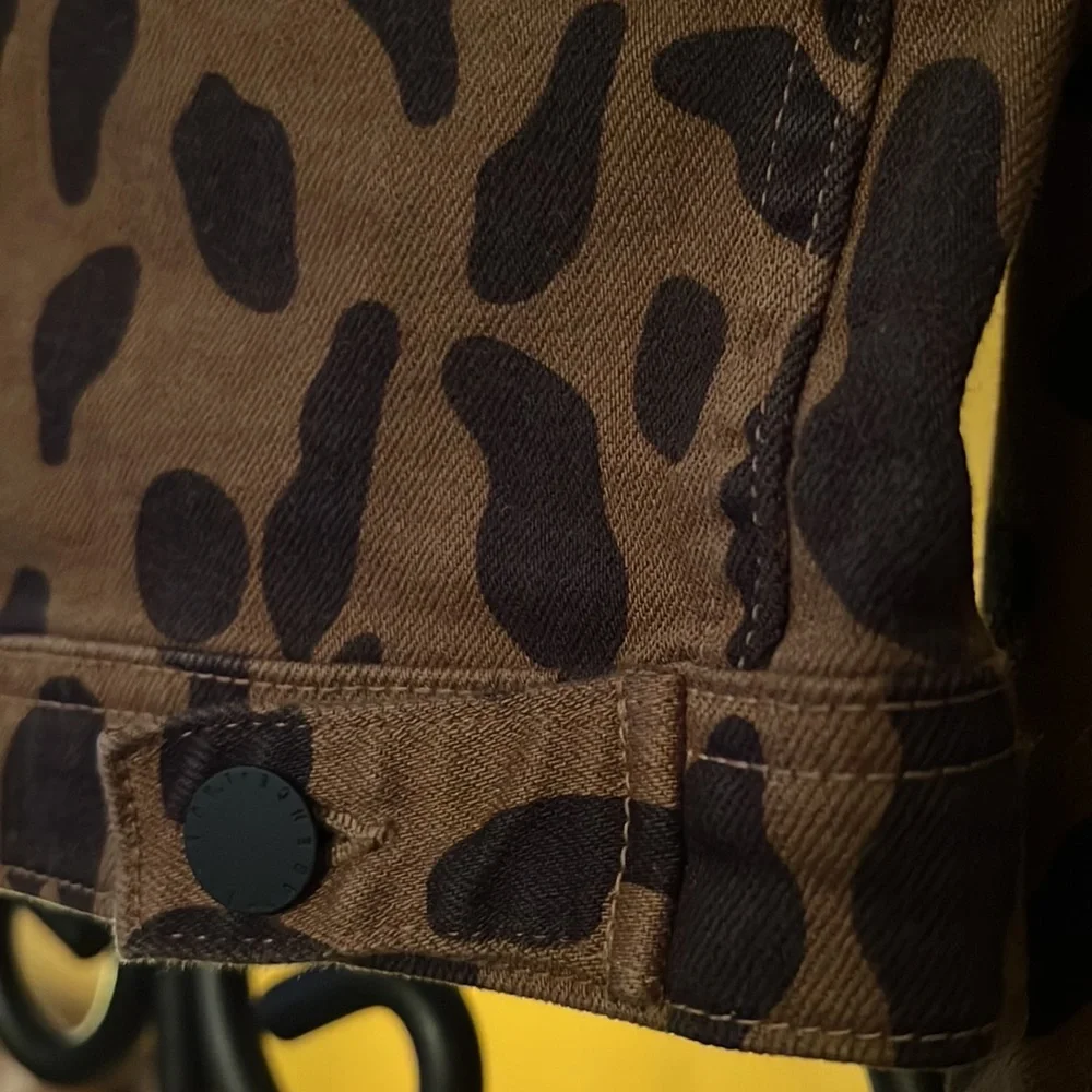 L’AGENCE CELINE CHEETAH PRINT DENIM JACKET - Picture 11 of 13